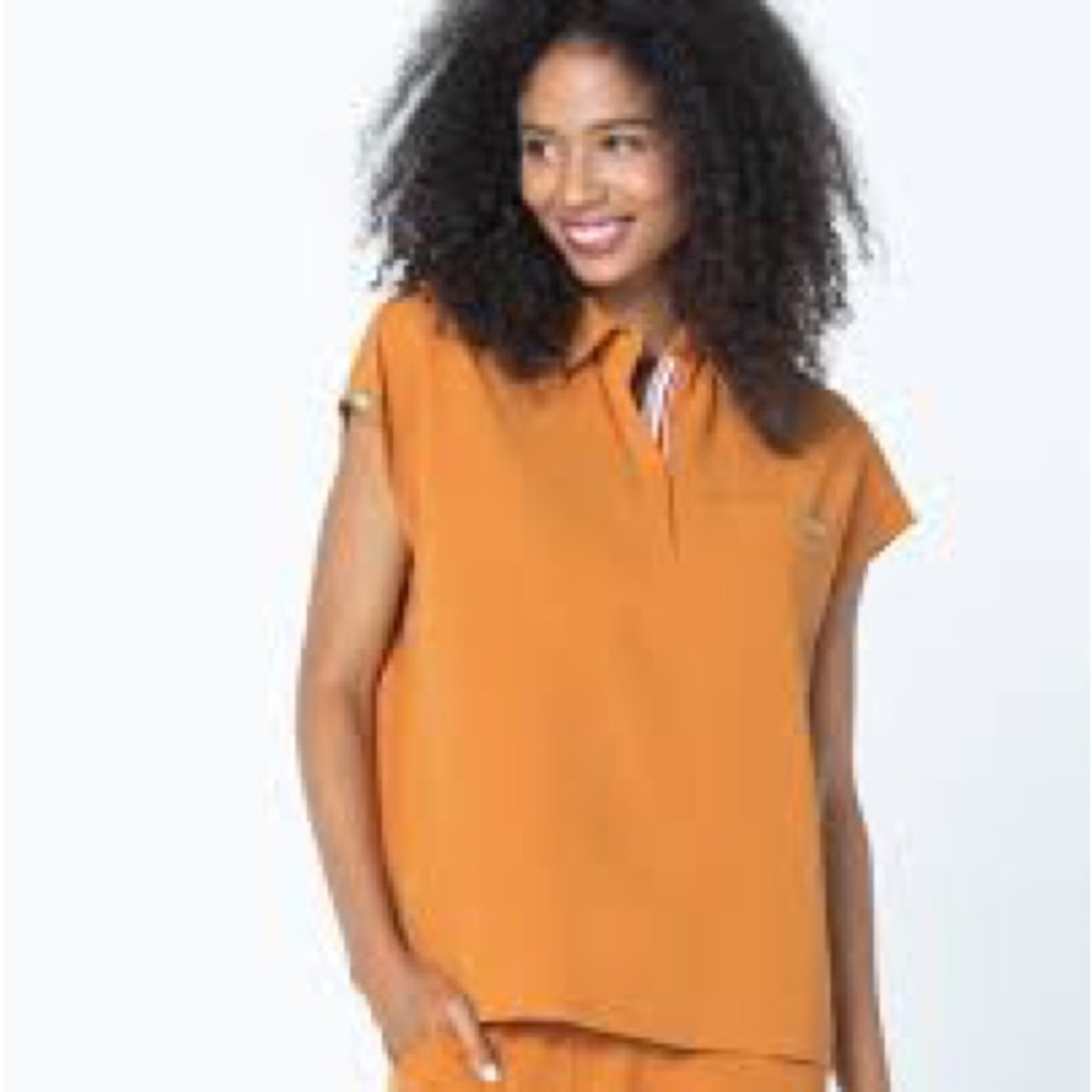 MEDICLO scrubs yellow Capri collared scrub top size (M) 🏆